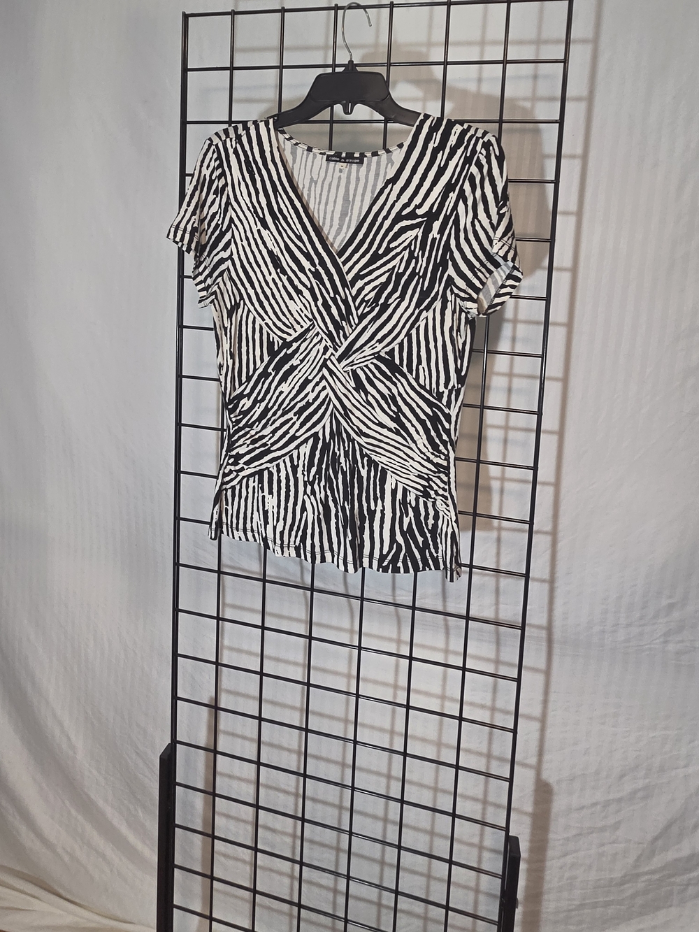 Cable & Gauge Black and White Zebra-Print Twist Front Blouse